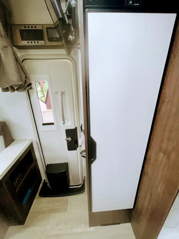 Seitentür und Kühlschrank